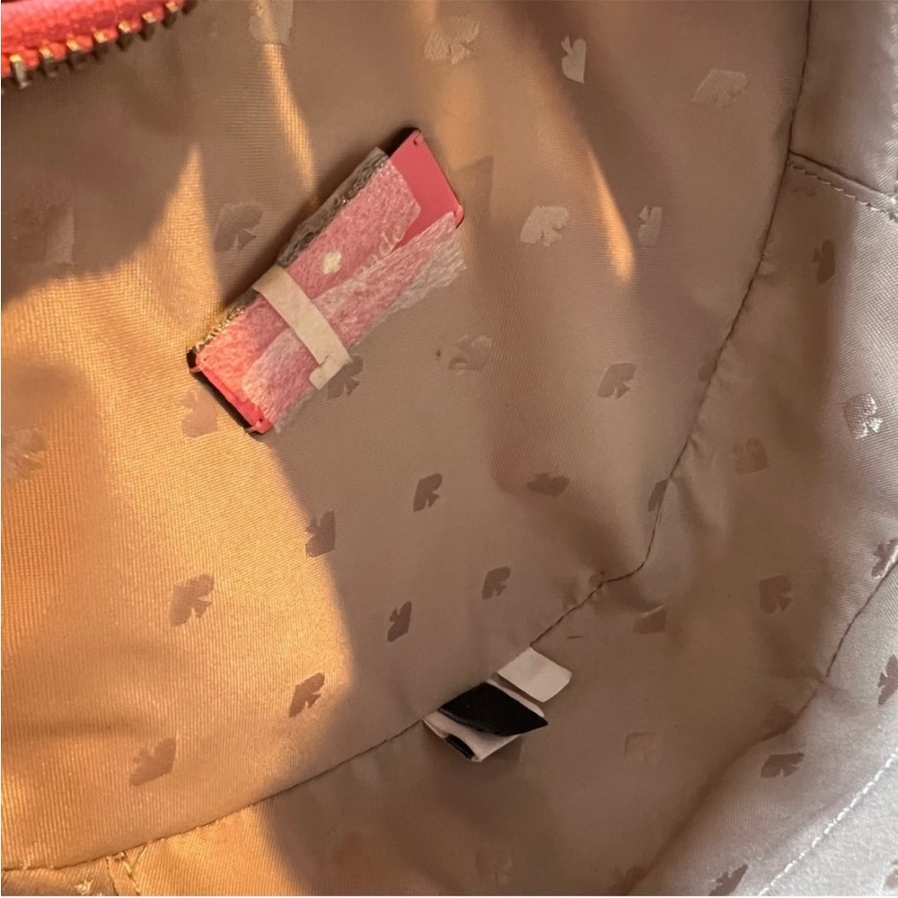 Kate Spade Love Shack
Heart Crossbody - Picture 8 of 9